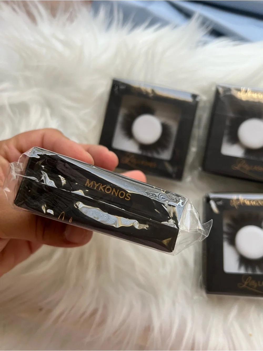 Lilly Lashes Magnetic Faux Mink Lashes — Black Dramatic Volume